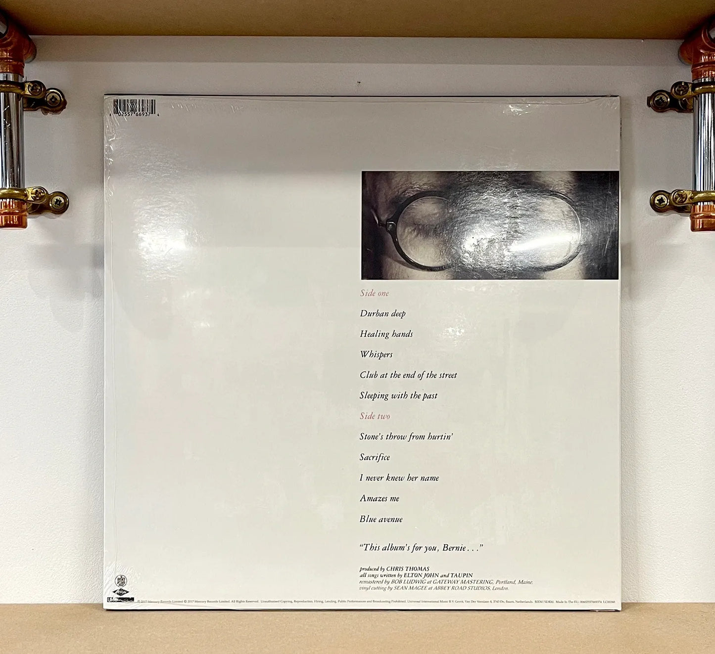 Elton John – Sleeping With The Past