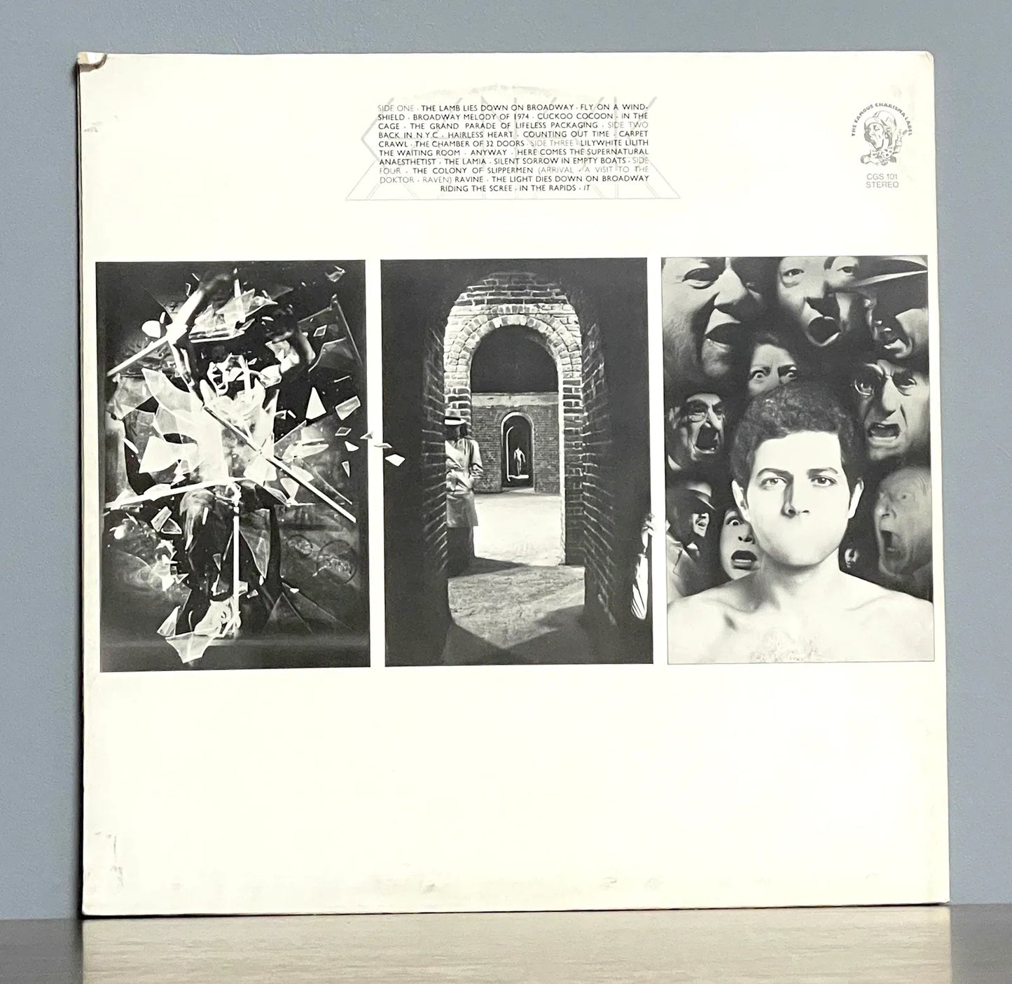 Genesis – The Lamb Lies Down On Broadway