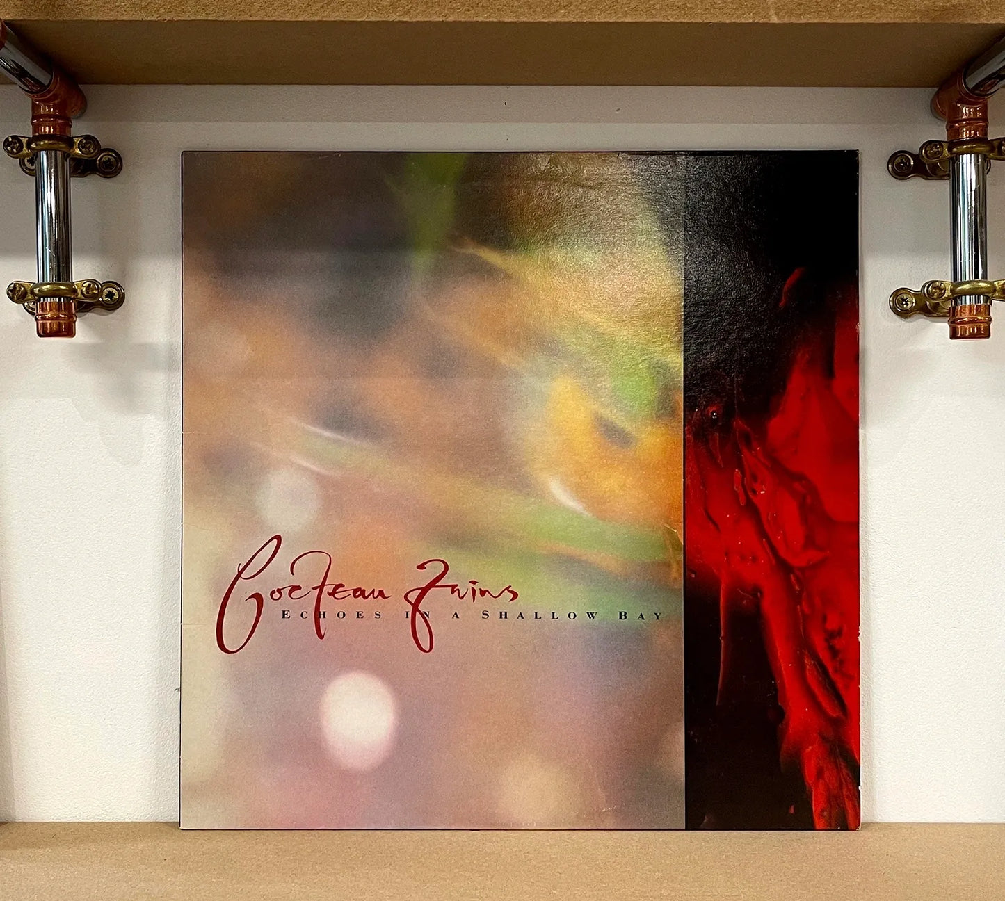 Cocteau Twins – Echoes In A Shallow Bay