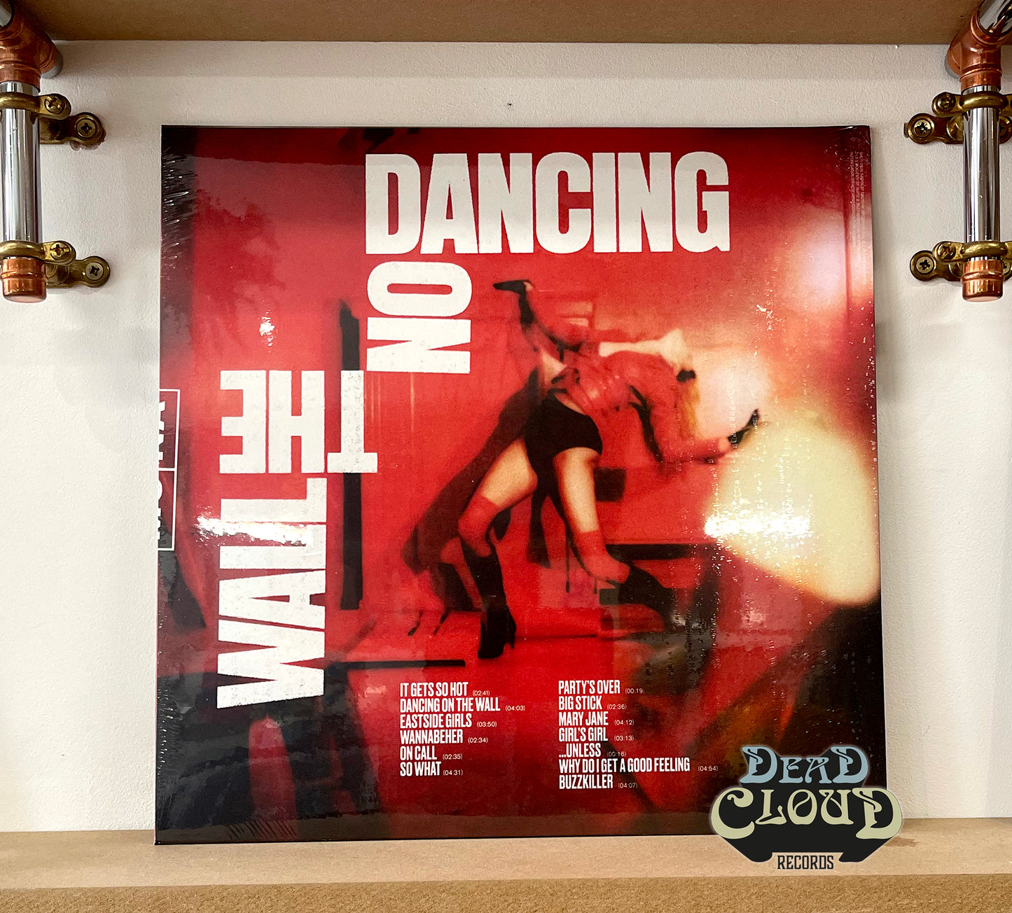 Muna – Dancing On The Wall