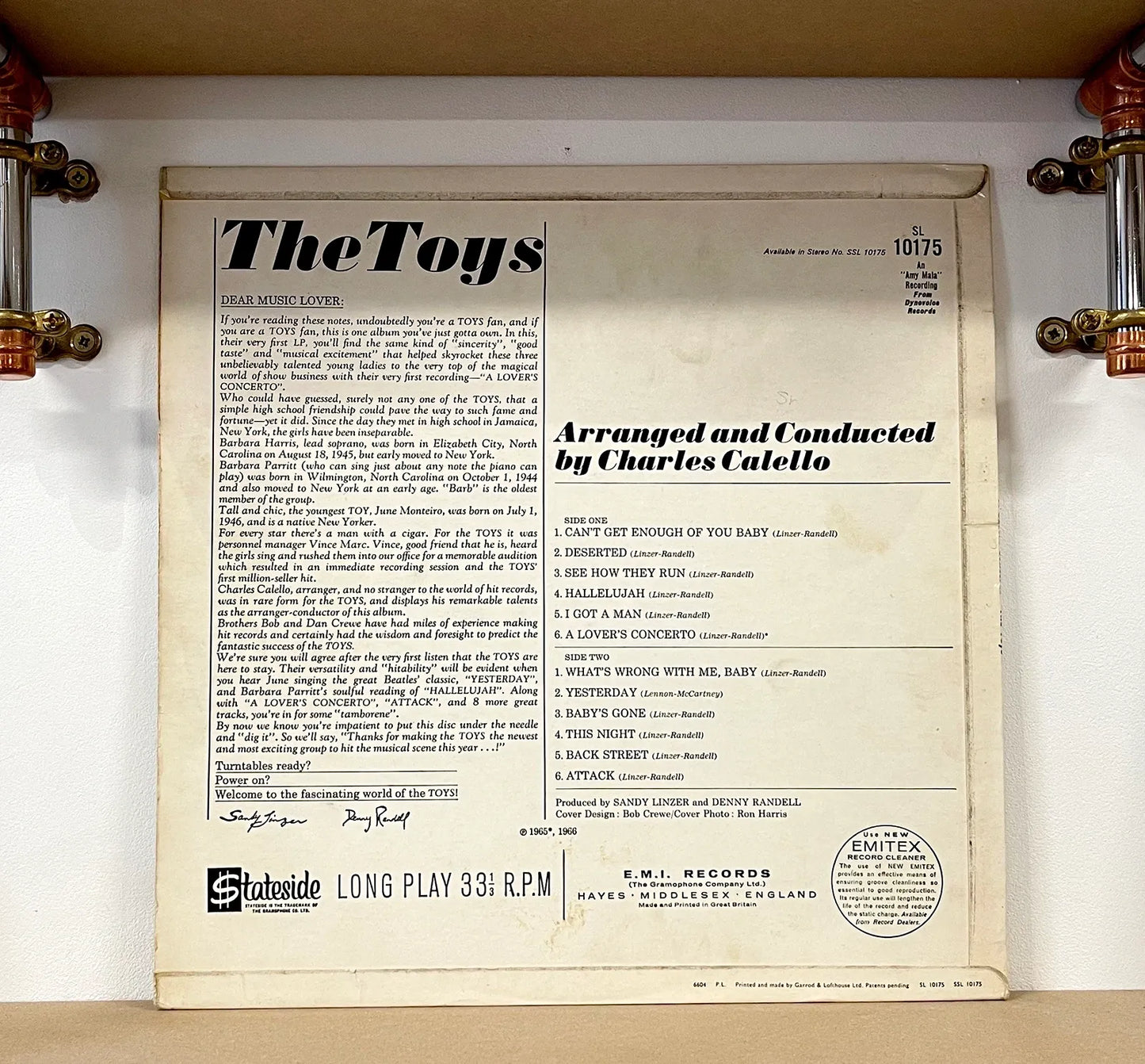 The Toys – The Toys Sing "A Lover's Concerto" And "Attack"