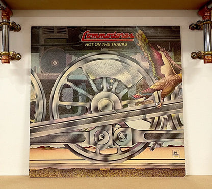 Commodores – Hot On The Tracks