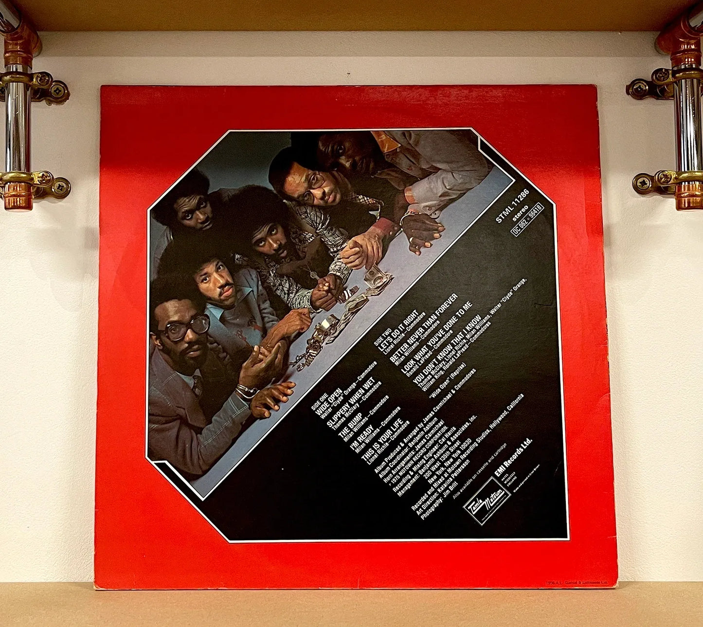 Commodores – Caught In The Act