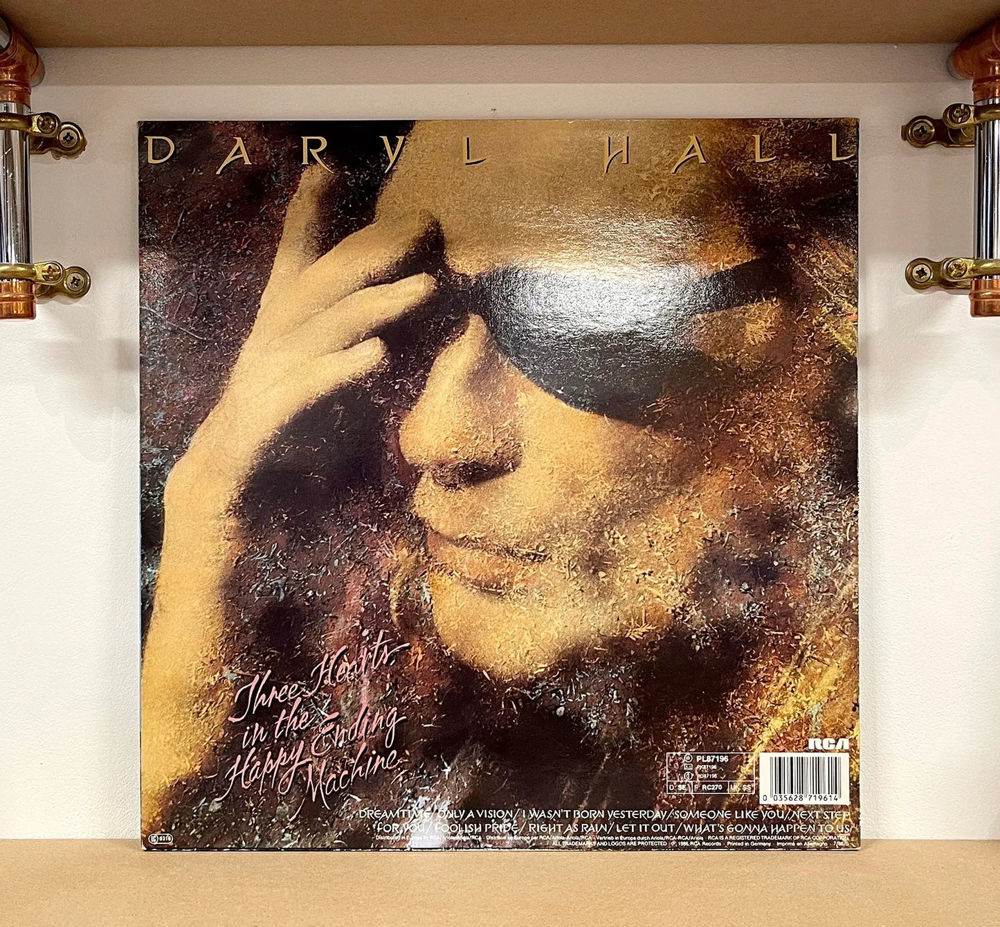 Daryl Hall – Three Hearts In The Happy Ending Machine