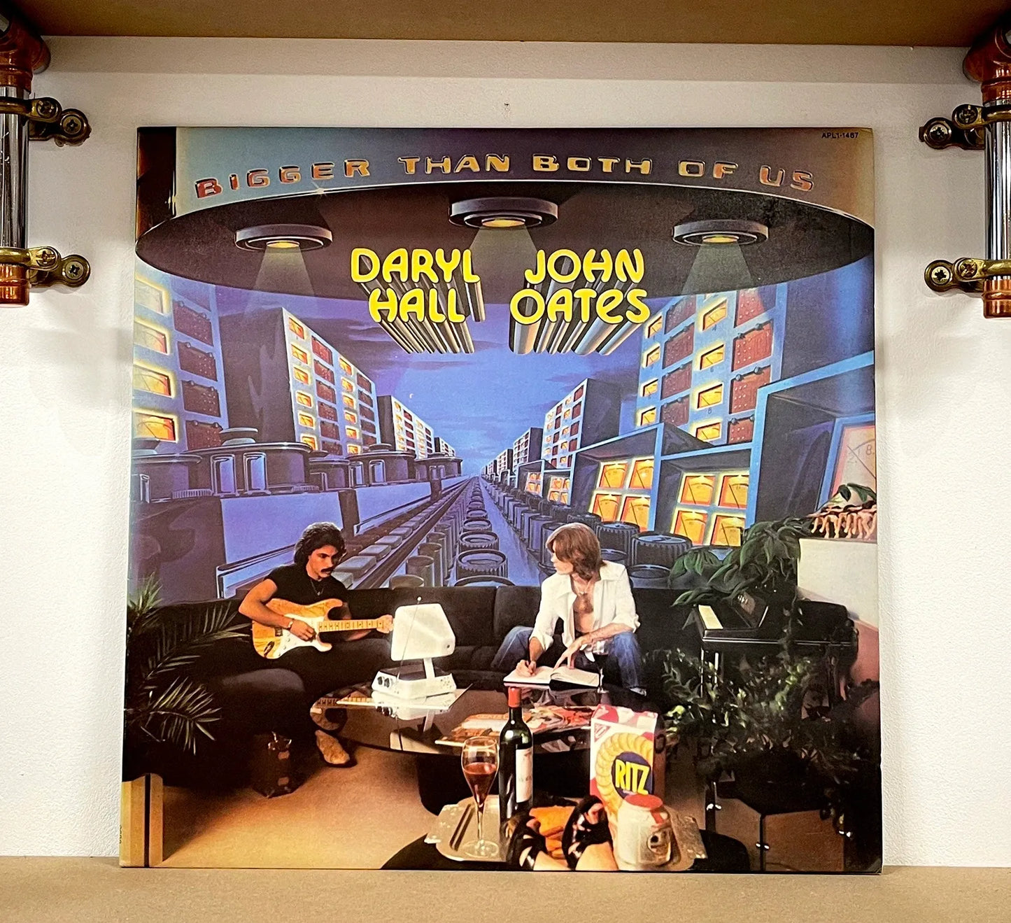 Daryl Hall & John Oates – Bigger Than Both Of Us