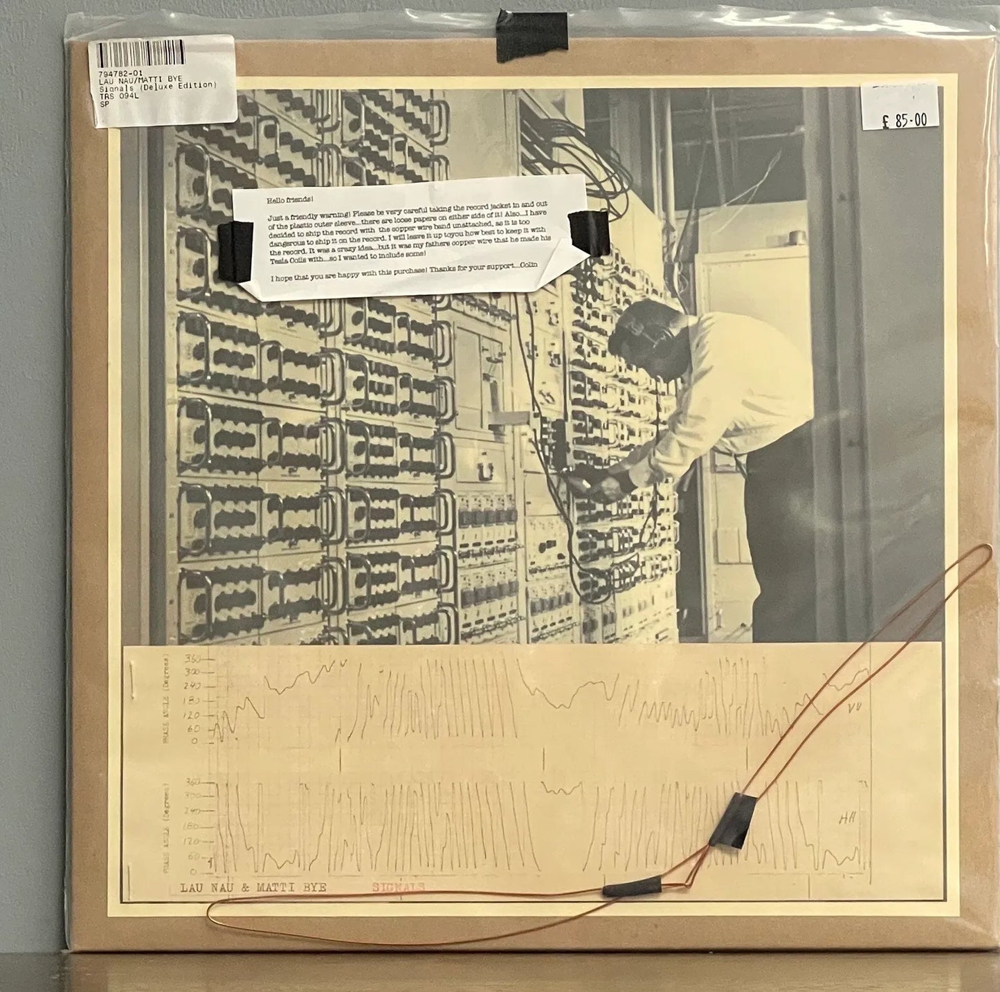 Lau Nau & Matti Bye – Signals