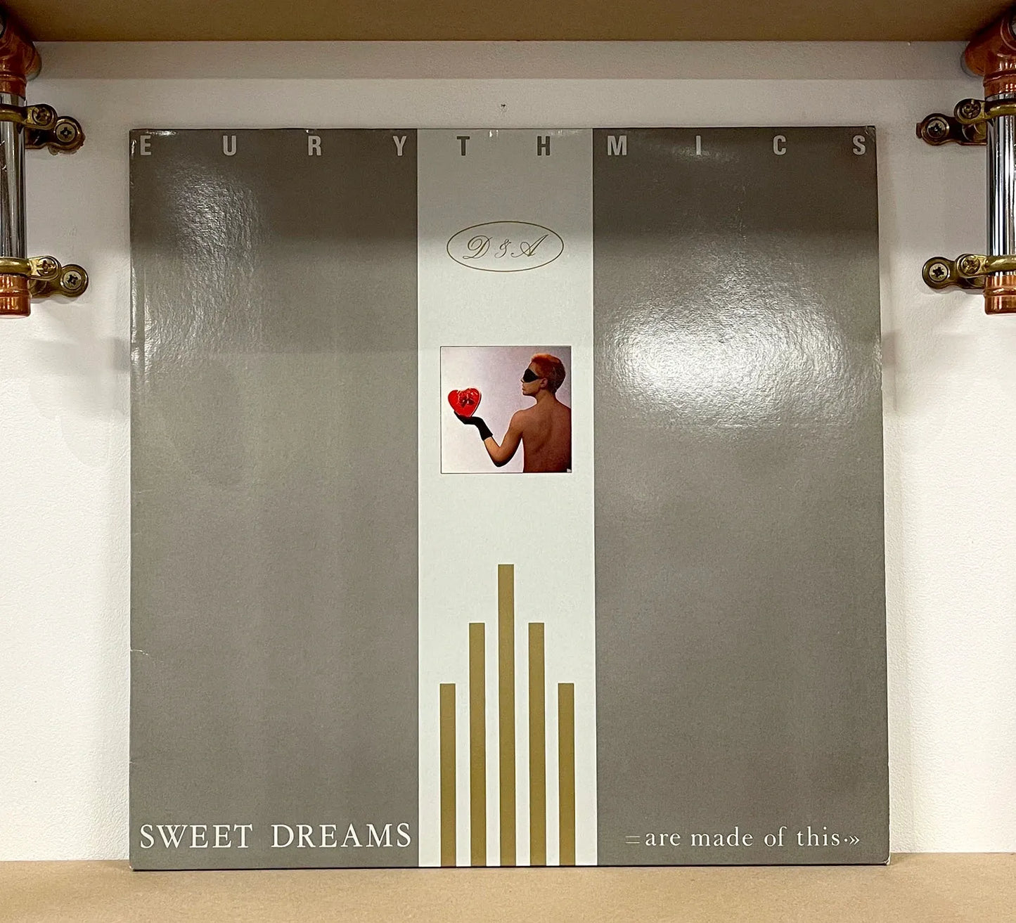 Eurythmics – Sweet Dreams (Are Made Of This)