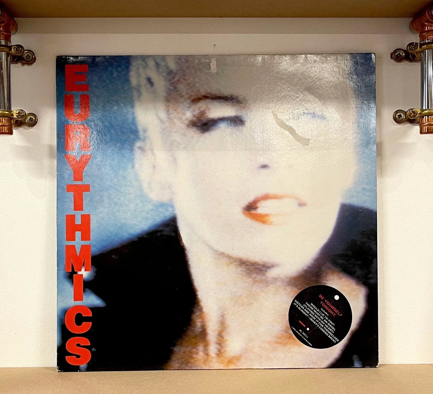 Eurythmics – Be Yourself Tonight