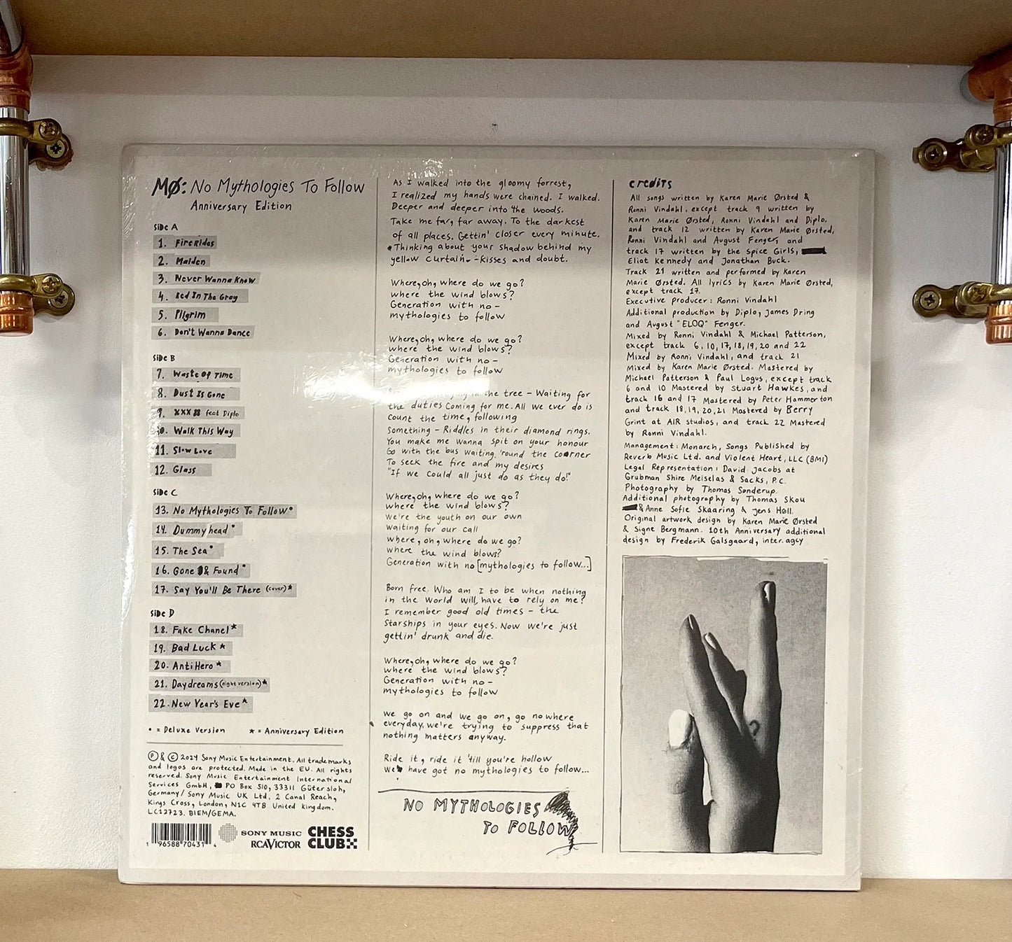 MØ – No Mythologies To Follow